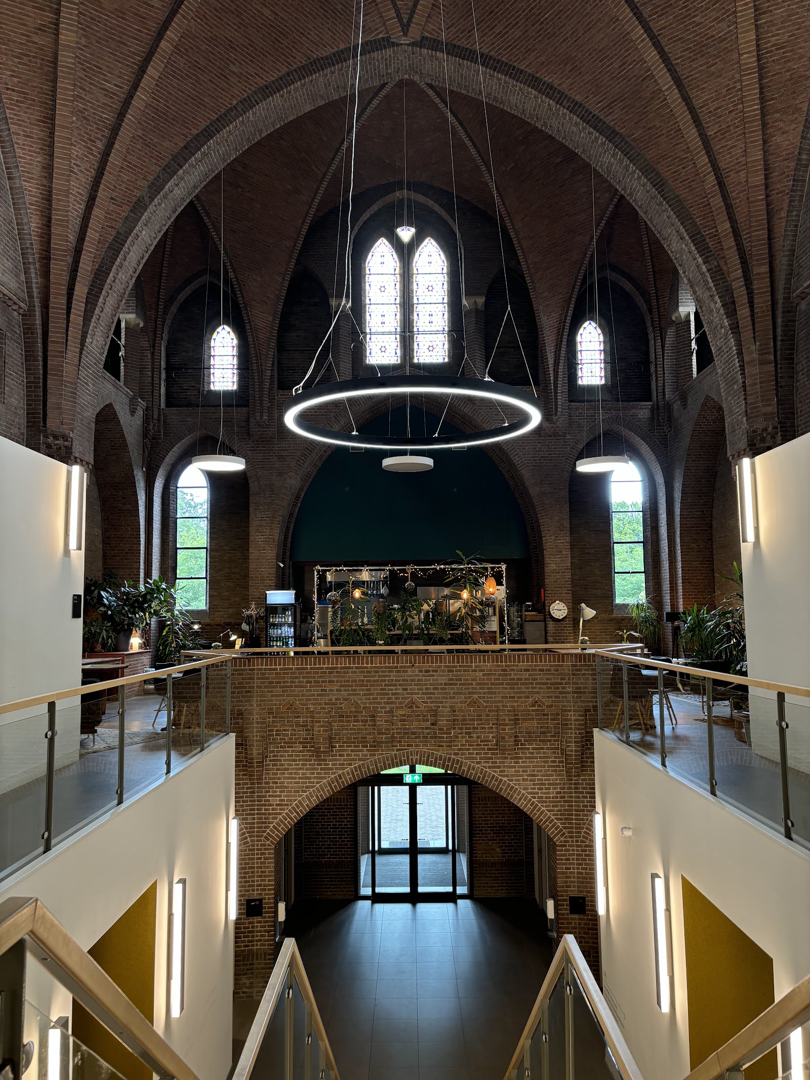 De Vide koffiezaak Arnhem website door AP Digital, interieur in gerenoveerde kerk